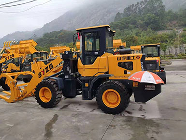 恭喜羅總喜提新車，山宇裝載機(jī)940走起，山宇重工，助您成功！